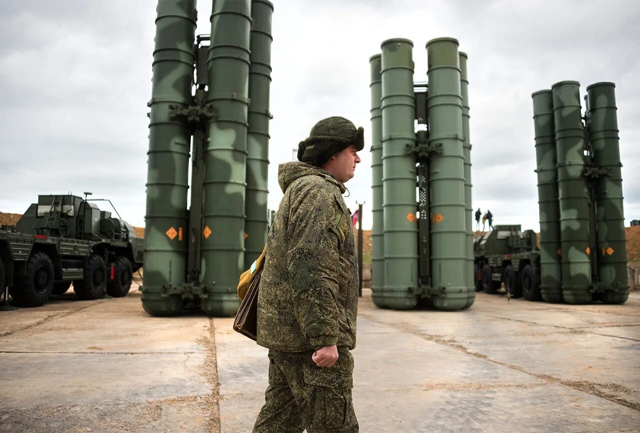 ПВО с400 ВВО. С-400 Триумф кабина. Всевысотный обнаружитель с-400. Зенитно-ракетный комплекс с-400 Триумф. Российская военная экономика