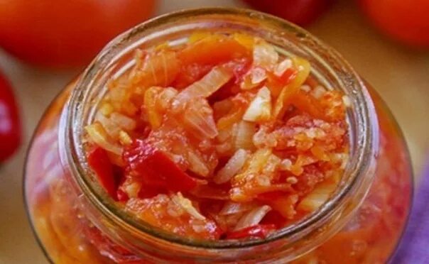 Вкусное лечо с рисом на зиму рецепты. Лечо с грибами. Зимние салаты в банках. Салат лечо с рисом на зиму. Салат лечо с рисом.