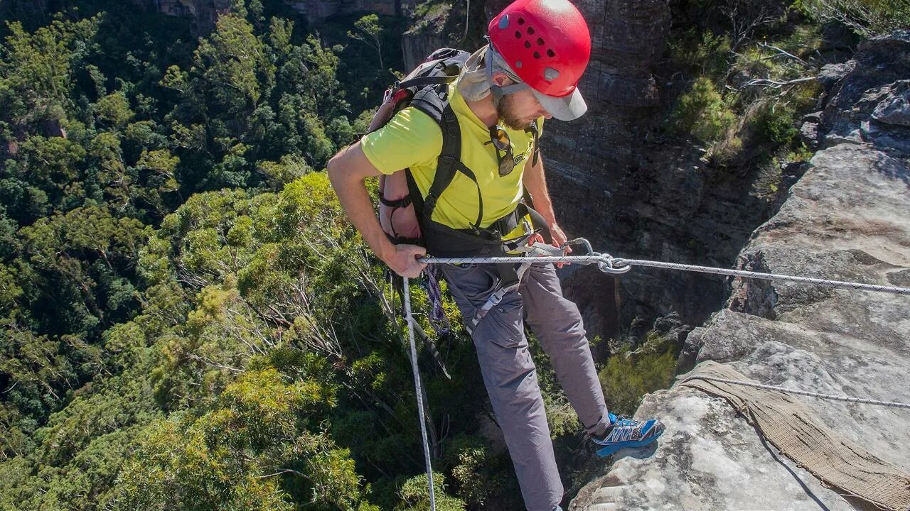 Abseiling перевод. Abseiling. дюльфер в горах. австралийский дюльфер. gorge abseiling.