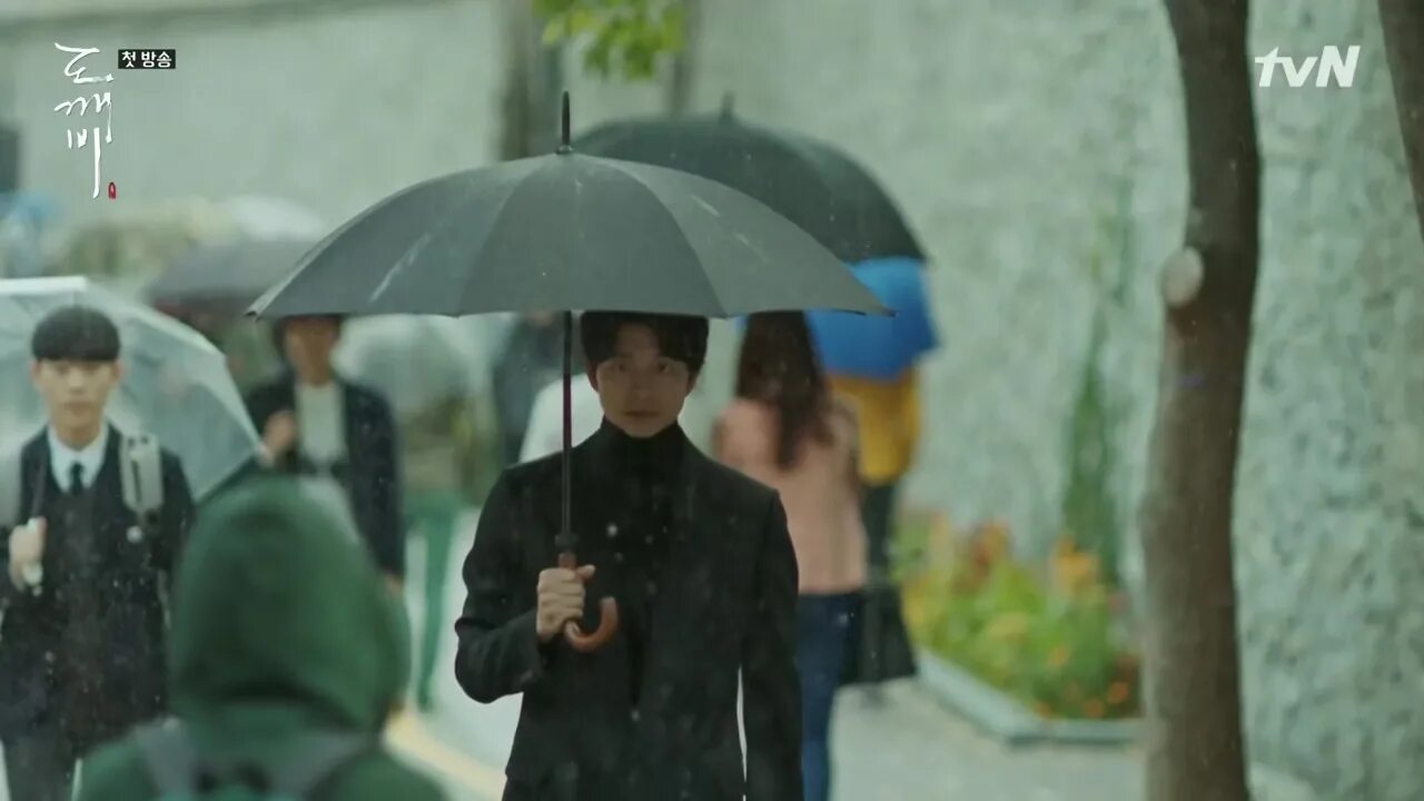 Lee dong wook goblin. Лесу токкэби. Сан токкеби тоже нужен лес. Хван токкэби тоже нужен лес. Токкэби тоже нужен лес манга.