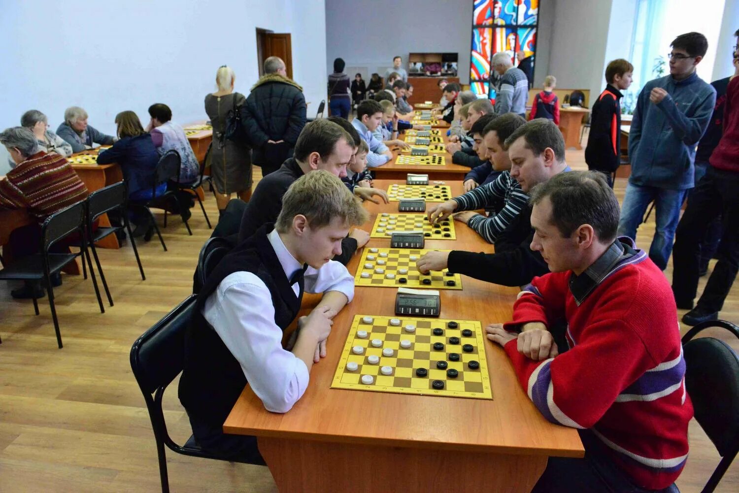 керашвили эмиль шахматы. шашки в сокольниках. шашист. игрок в шашки. соревнования по шашкам в кормиловке.