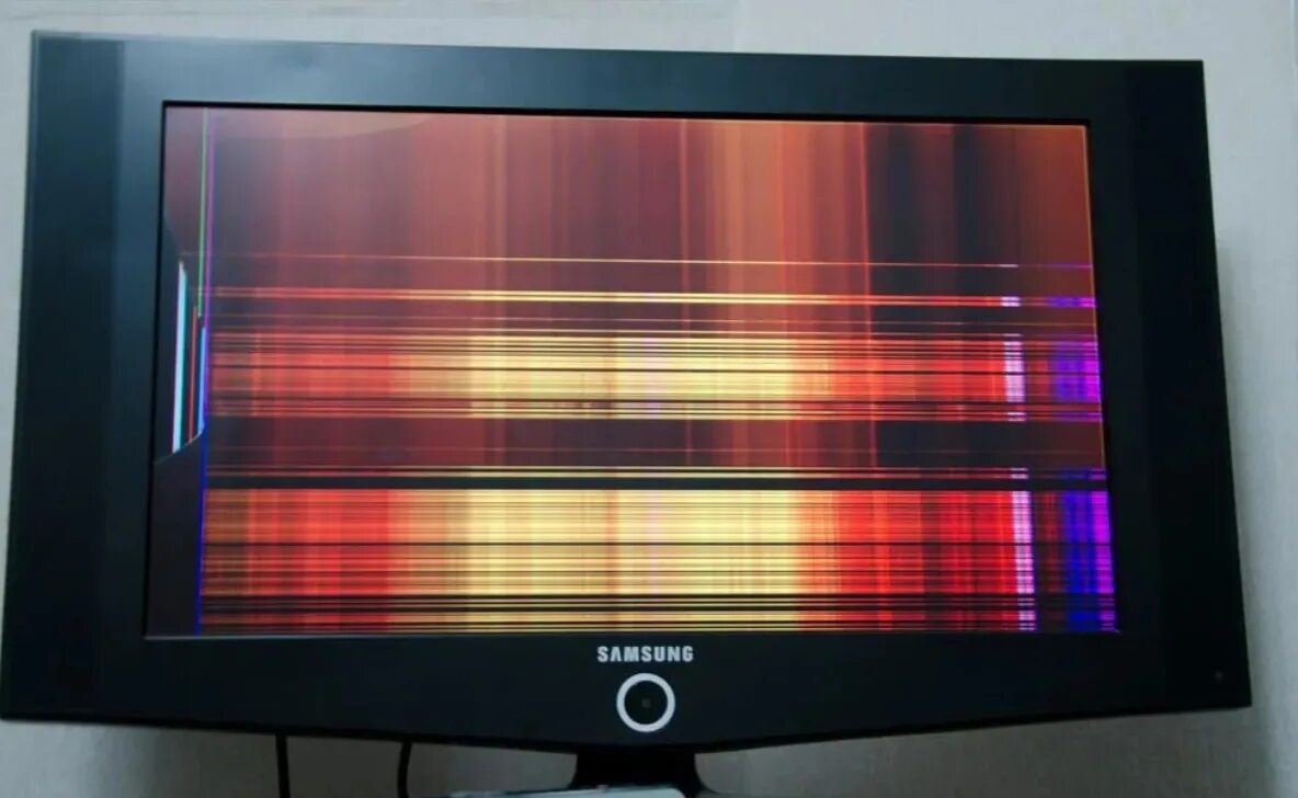 Жк телевизор полосы на экране. ЖК матрицы Toshiba 19". Телевизор самсунг рябит экран. Плазма монитор. Телевизор с жидкокристаллическим экраном.