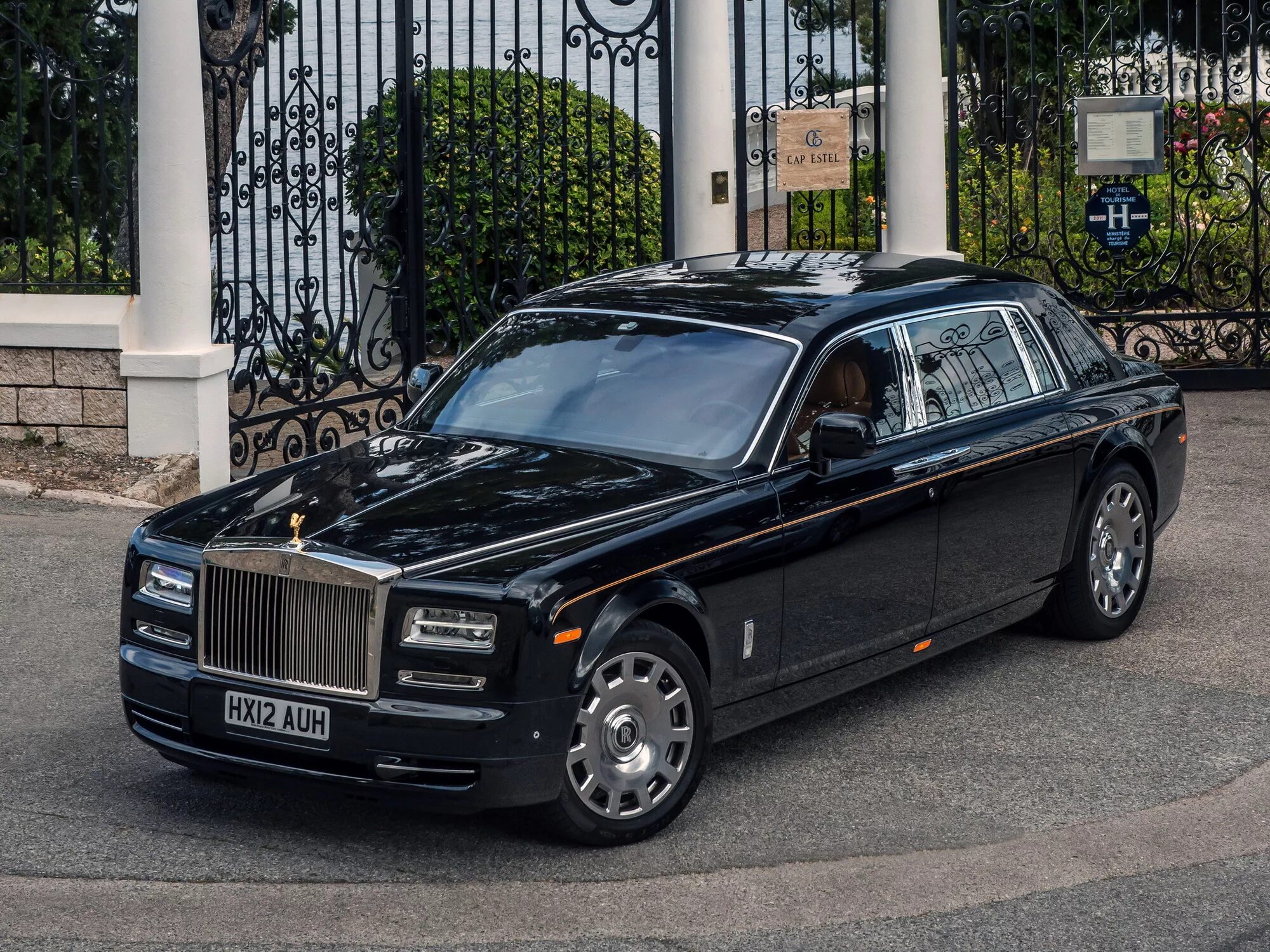 Rolls com. Машина Rolls Royce Phantom. Rolls Royce Phantom 7. Rolls Royce Phantom 2012. Rolls Royce Phantom 2014.