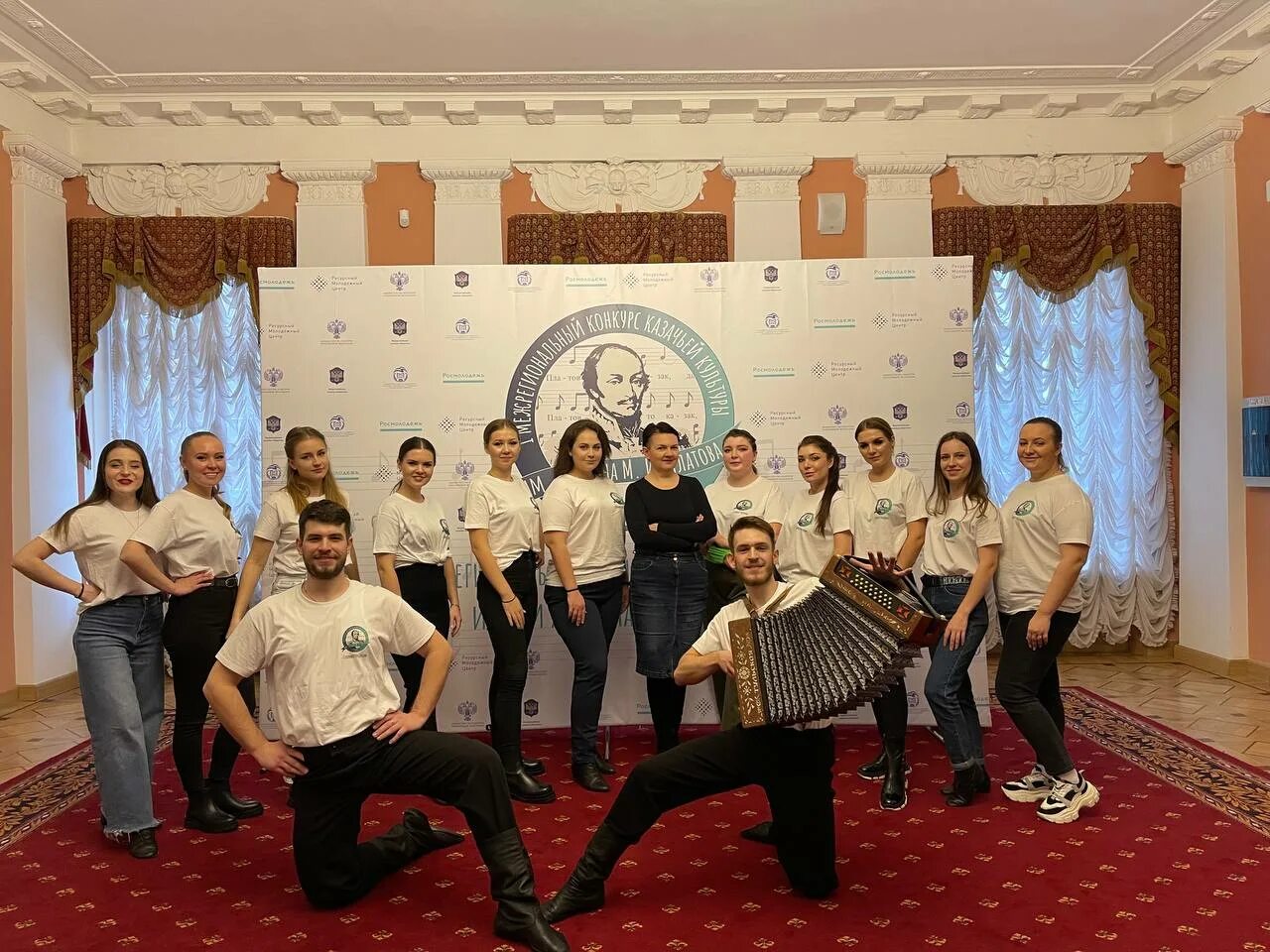 Ансамбль краснодаре. Ансамбль казачья удаль. ансамбль удаль павлоградский район. казацкая удаль ансамбль. ага краснодарский ансамбль казачества.