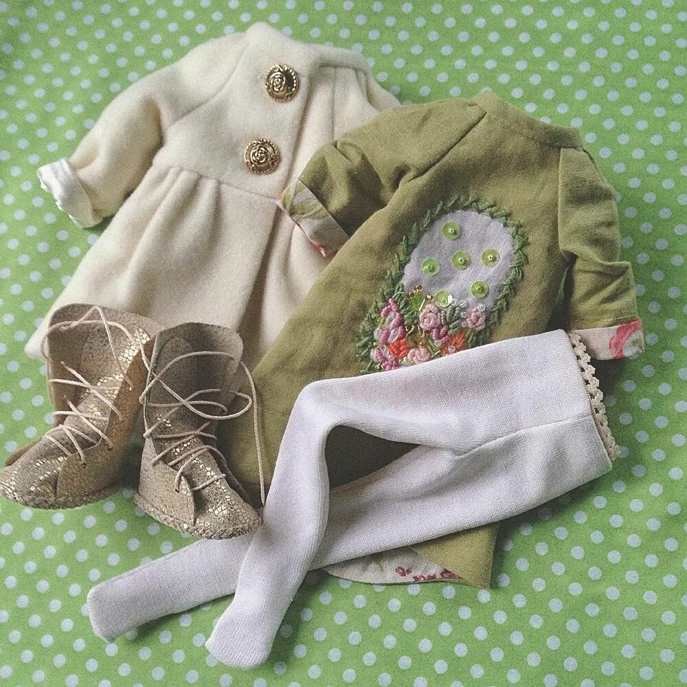 Идеи одежды для кукол. Одежда для кукол от дины крыловой. одежда для кукол своими руками. идеи одежды для кукол своими руками. куколки с одеждой.