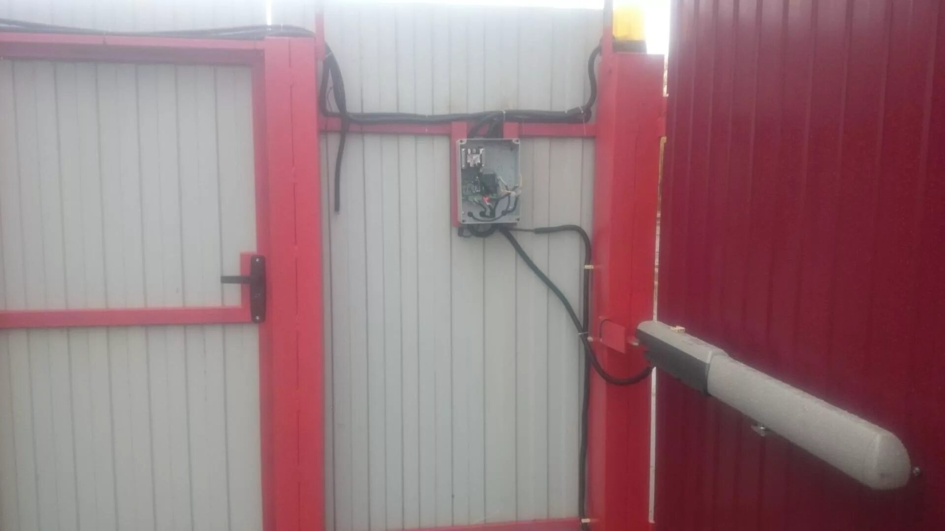 Арендовать дом в чехове авито 20000 в месяц. Ворота распашные автоматические с калиткой doorhan. Каркас ворот распашных под евроштакетник. Ворота распашные 2500. Ворота 3000х2500 распашные ш бохтар.