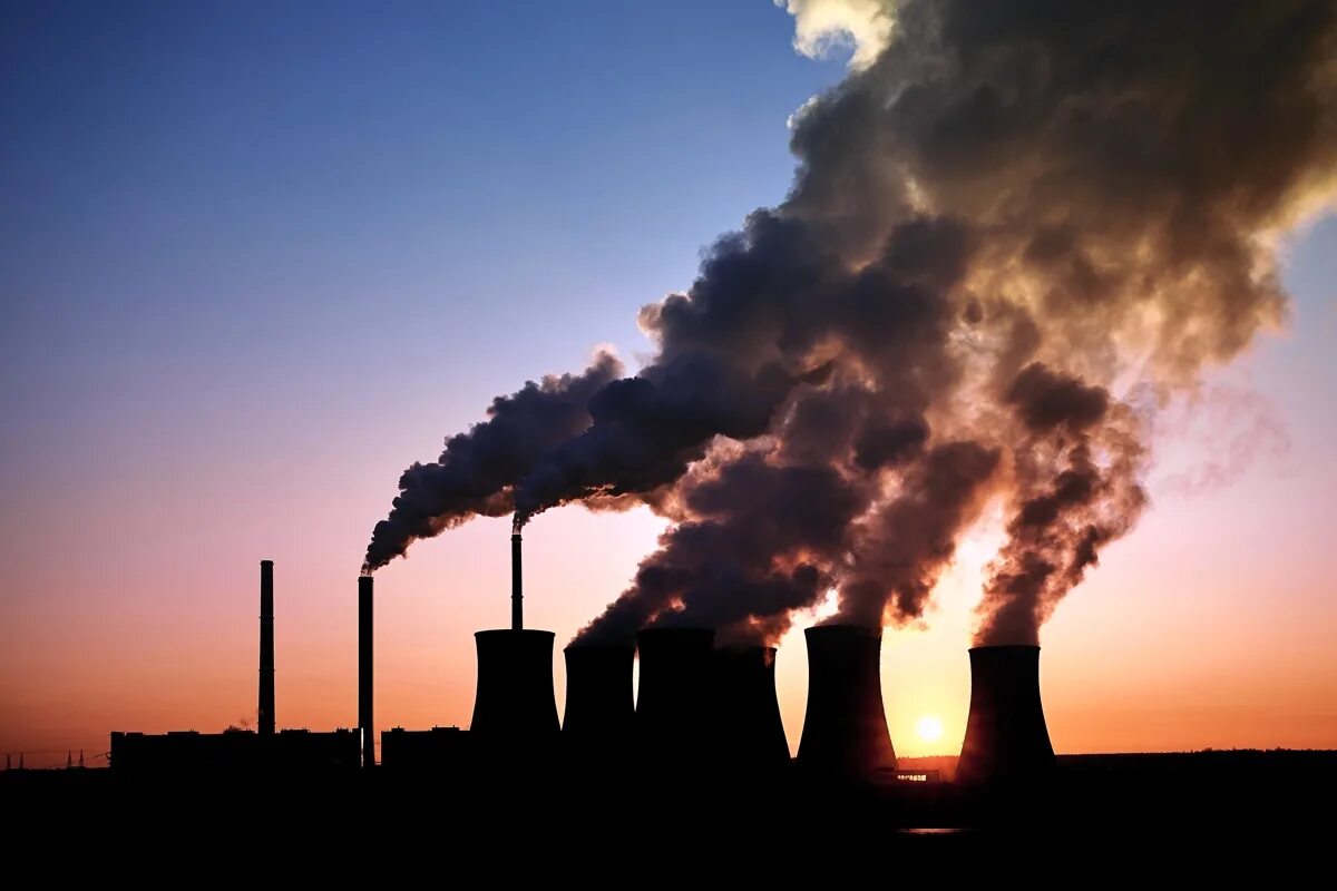 Загрязнение воздуха. Заводы загрязняют воздух. Заводы загрязняющие атмосферу. Заводы загразняютвоздух. Химическая промышленность загрязняет