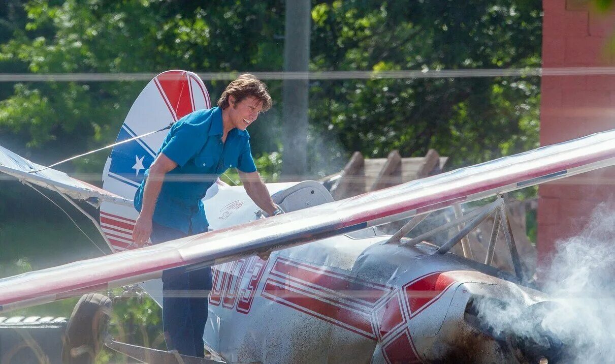 Американская мечта фильм 2017 том круз. Сделано в америке фильм 2017. Сделано в америке фильм 2017. Barry seal том круз. Том круз сделано в америке 2017.