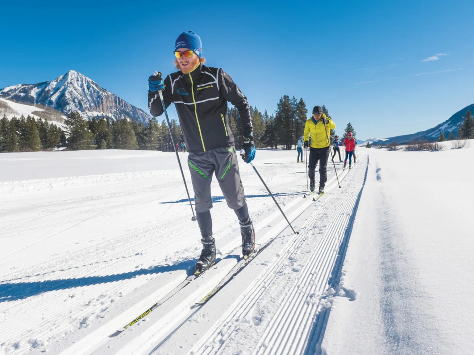 Salomon Nordic Ski. Беговые лыжи кросс Кантри. Лыжник на лыжах. Лыжи Skate Skiing. Cross country ski