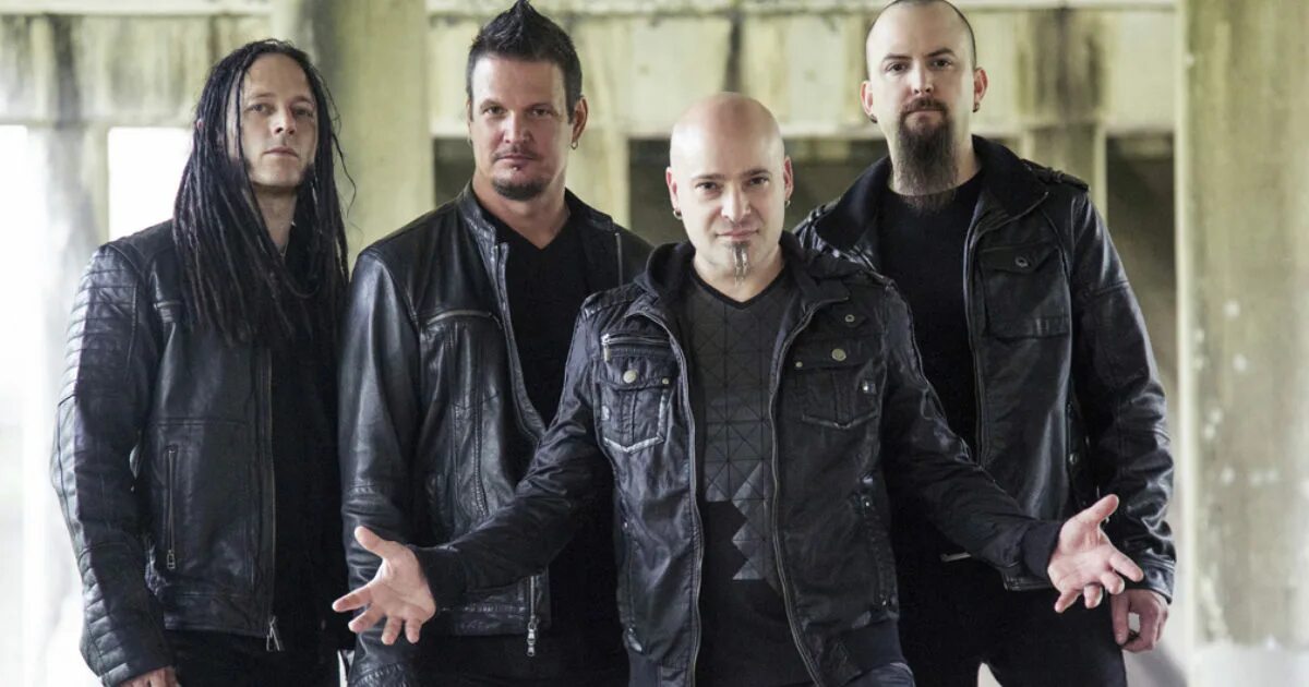 She disturbed. Дэвид дрейман disturbed. disturbed вокалист. disturbed солист. вокалист disturbed david.