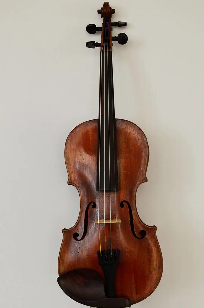 Корпус скрипки. Скрипка. Старинная скрипка. Антикварная скрипка. Скрипка 18 века.