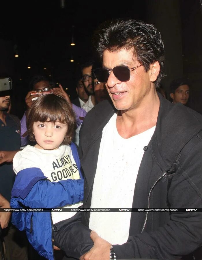 шахрукх кхан и его сын арьян. сын шахрукх кхана арьян. шахрукх кхана арьян кхан. арьян кхан сын шахрукх кхана. арьян кхан сын шахрукх кхана.