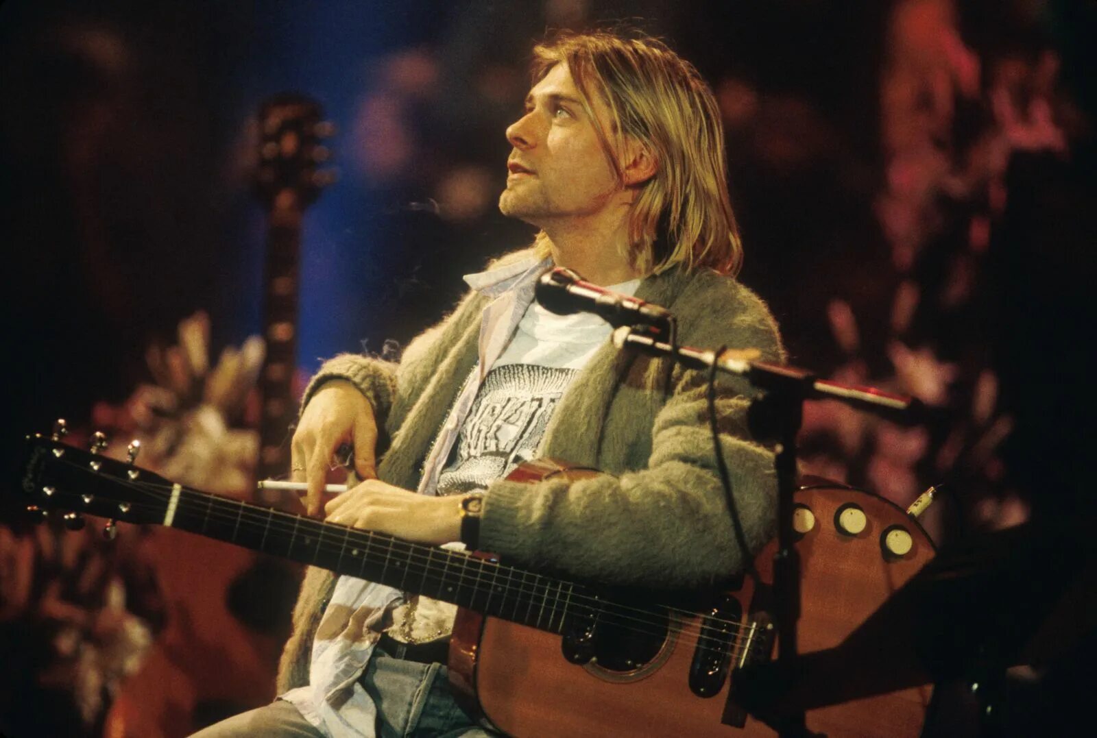Nirvana unplugged in new. Курт Кобейн 1994. Курт Кобейн и Nirvana. MTV Unplugged Nirvana Курт Кобейн. Rehrj,TBY.