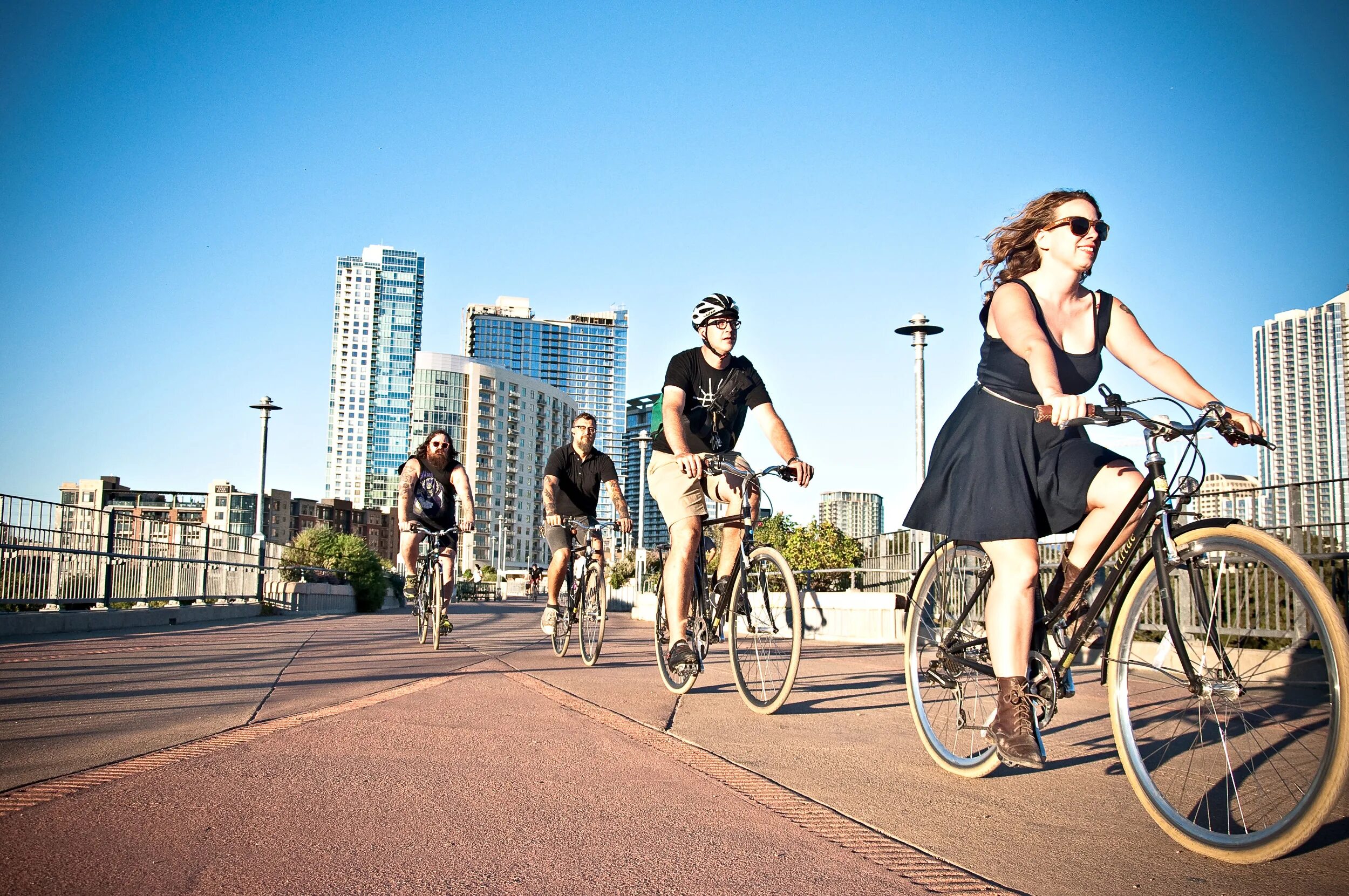 Велосипед центр города. Велосипед центр города Европа. Downtown Leisure велосипед. Biking in City. Get on the bike