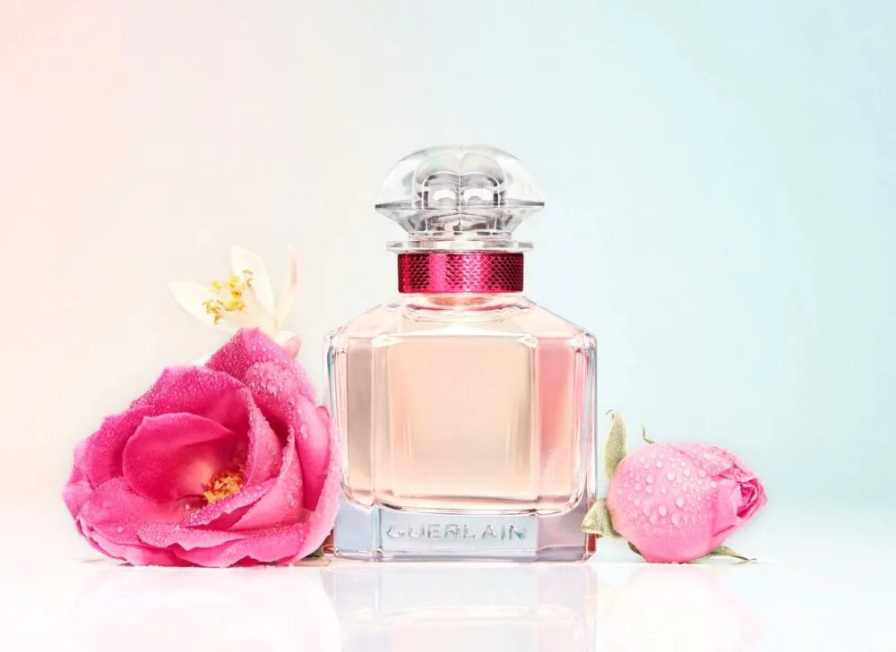 Нежным ароматом роз. Мон герлен Бель. Guerlain Рив Гош. Mon Guerlain Bloom of Rose. Духи герлен розовые.