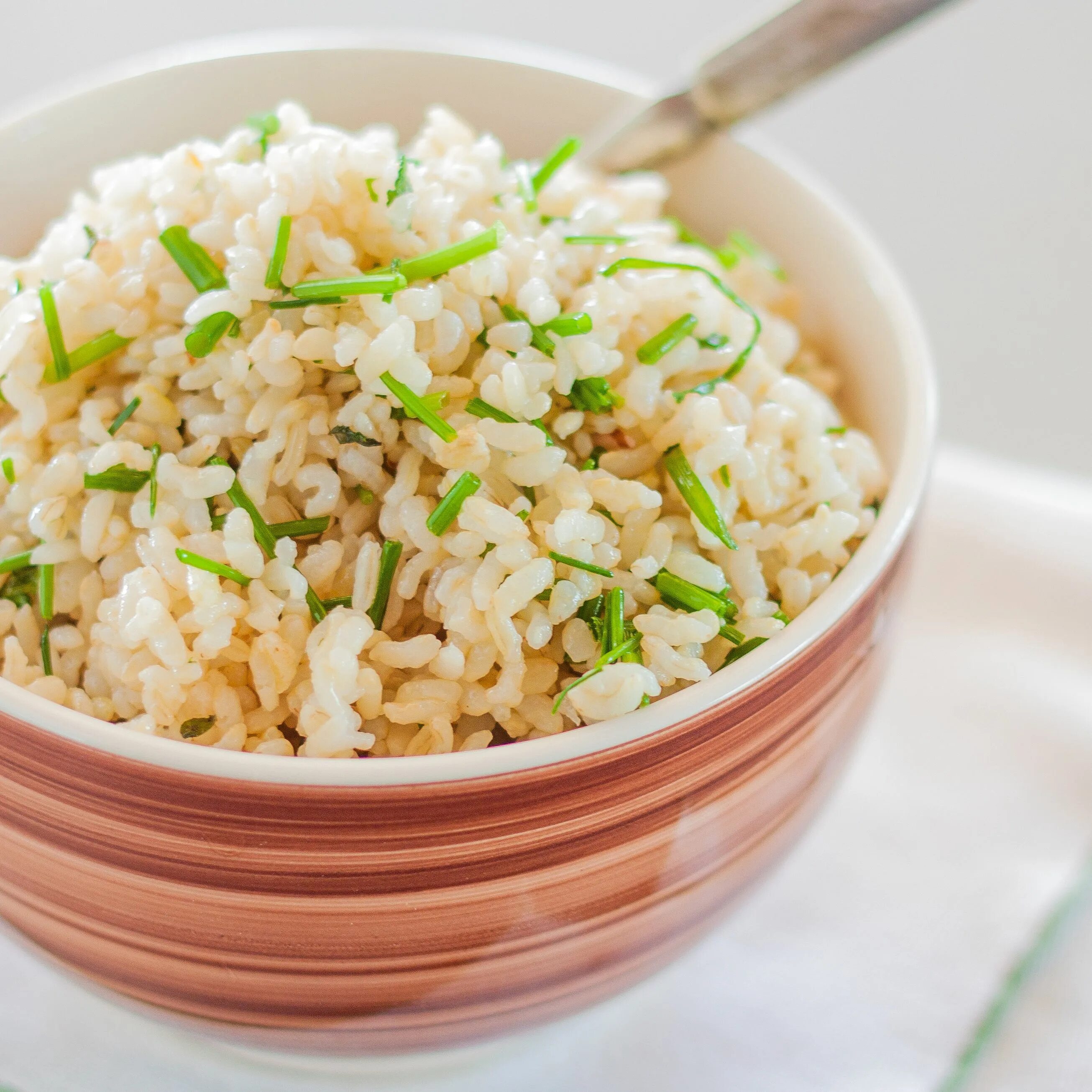 Какие блюда из риса. Рис. Рис с зеленью. Рис с луком. Рис гарнир.