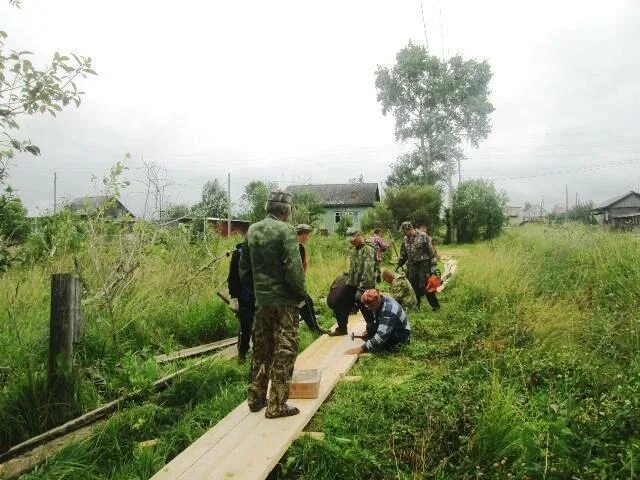 Опарино кировская область. Опарино кировская область. Опаринская сорока новости в поселке опарино. Опаринская сорока новости в поселке опарино. Общепоселковый субботник.