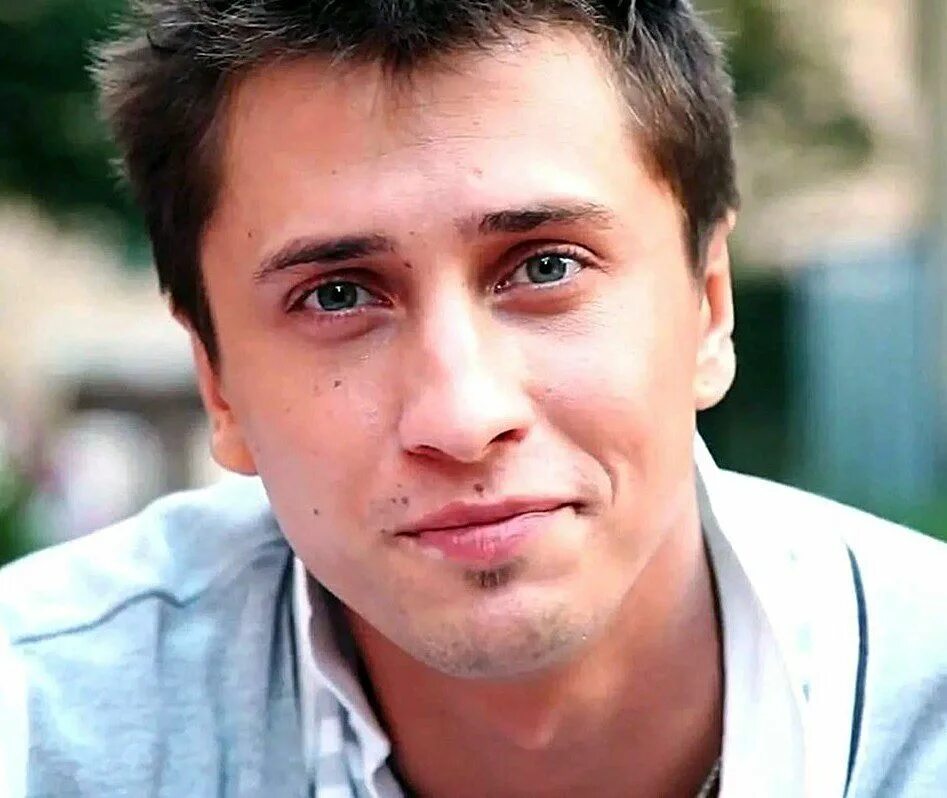 Снова 16 лет - Агата Муцениеце вернулась к имиджу из "Закрытой школы" - YouTube