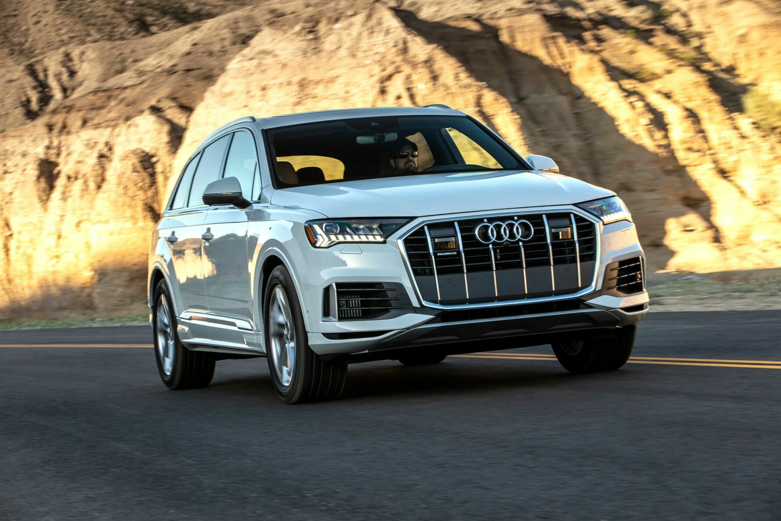 Новый ку 7. Ауди q7 2020. Audi q7 2022. Ауди ку7 2022. Ауди q7 2022 новый.