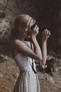 Блондинка фотограф