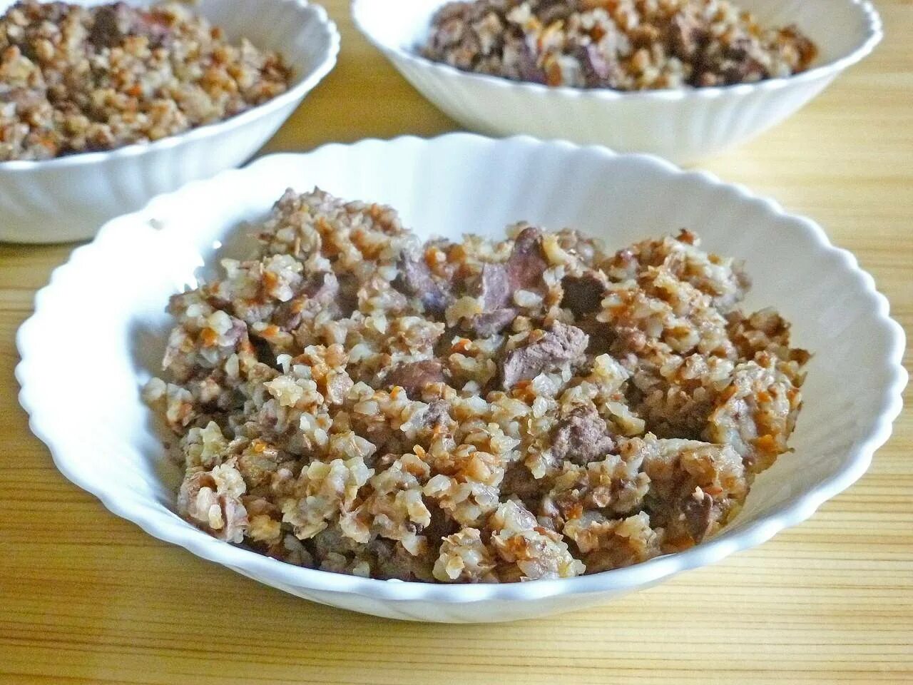 Рецепт гречка куриная. Гречка с печенью. гречка с печенкой. гречка с печенкой куриной. куриная печень с гречкой.