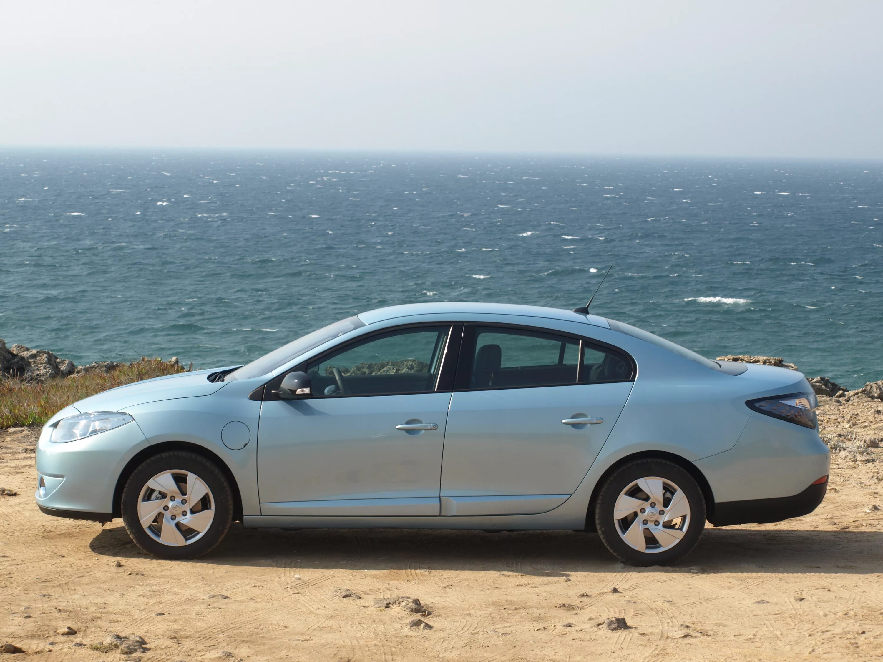 Рено флюенс параметры. Renault fluence. флюенс z e. renault fluence z.e.. renault fluence 2014.