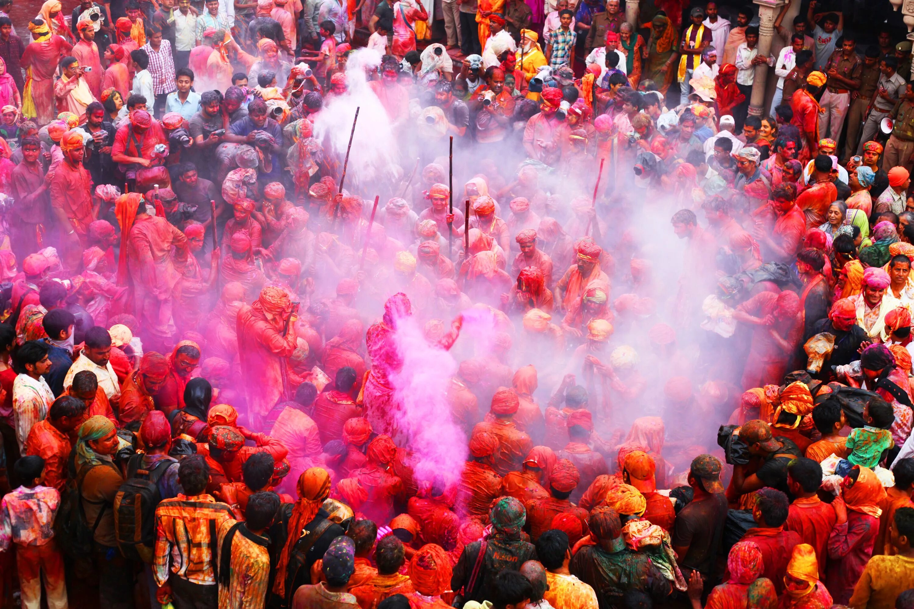 Фестиваль холе. Праздник красок Холи в Индии. Холли индийский праздник. Холи — Индуистский фестиваль весны.