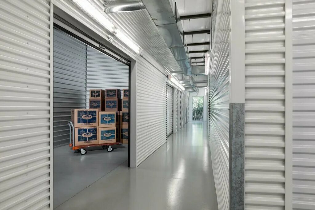 Кладовка для разных мелочей. Гардероб с обоями в листьях. Your space storage. Организация хранения вещей в шкафу. Your space storage.