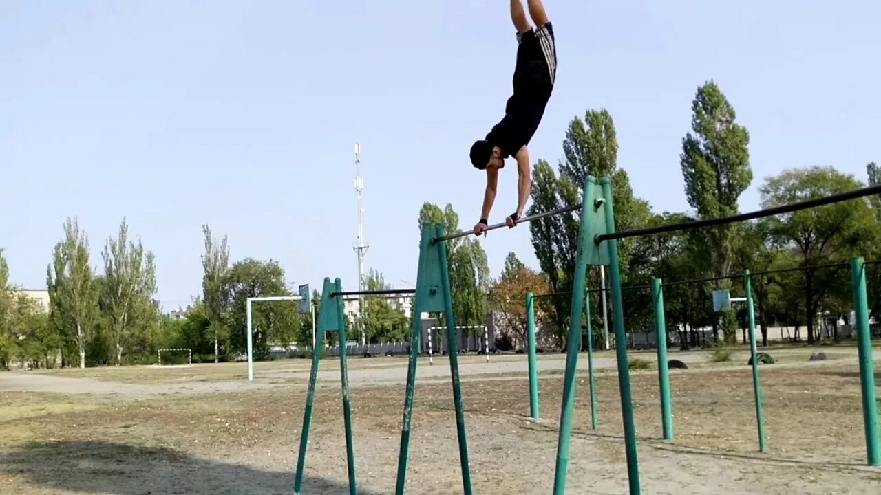 Трюк солнышко на турнике. Трюки на турнике. Солнышко на перекладине. Солнце на турнике. Сальто на турнике.