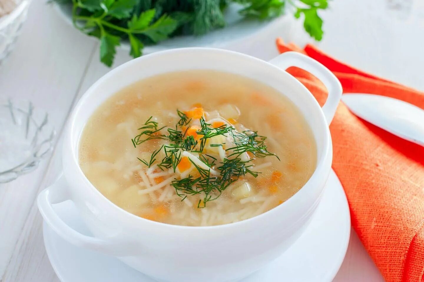 Суп курица с вермишелью и картофелем. Суп куриный вермишелевый. суп из курицы с вермишелью. п. для супа.