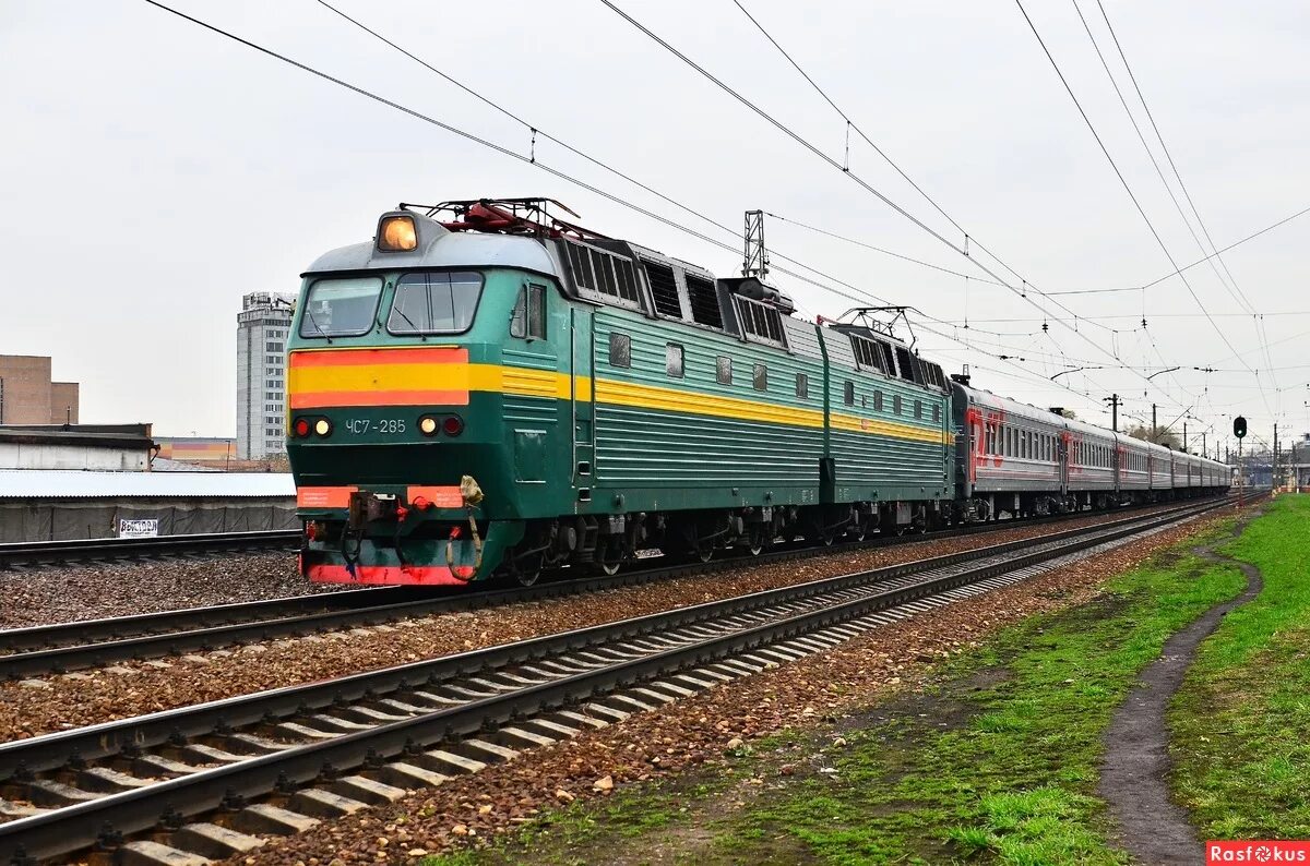 Электровозы москвы. ЧС-7 Локомотив. Чс7 011 электровоз. Чс7 - 285. Электровоз чс7 РЖД.