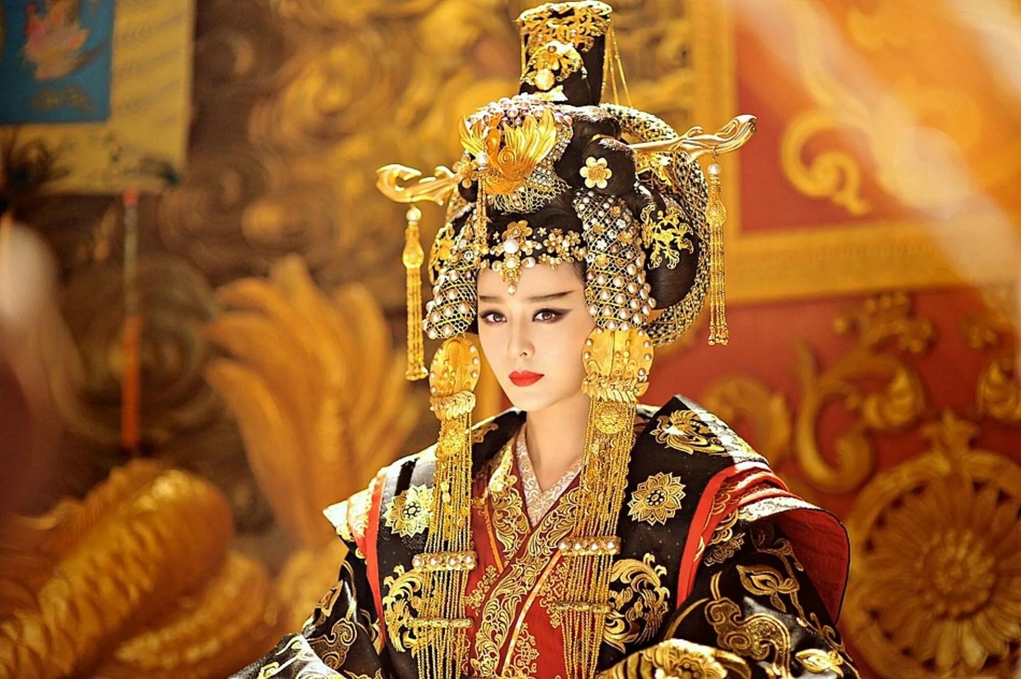 Фань бинбин императрица китая наложница. Императрица у цзэтянь. Императрица китая у цзэтянь. Императрица китая у цзэтянь. Виэнн чжан императрица китая.