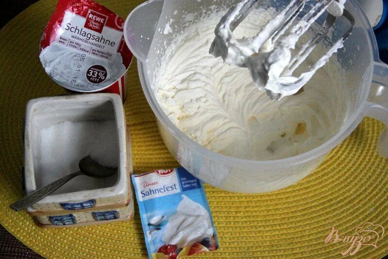Сливки для крема взбивать холодными. Приготовление сметанного крема. Сливки для крема консистенции. Крем сметанный сливочный для торта из сливок.