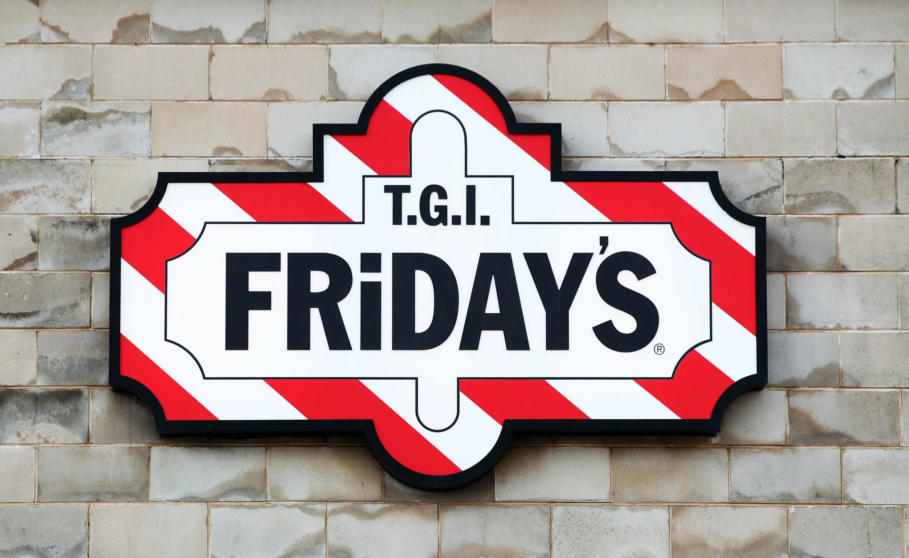 Фрайдис. TGI Friday's. TGI Fridays интерьер. TGI логотип. Fridays visit