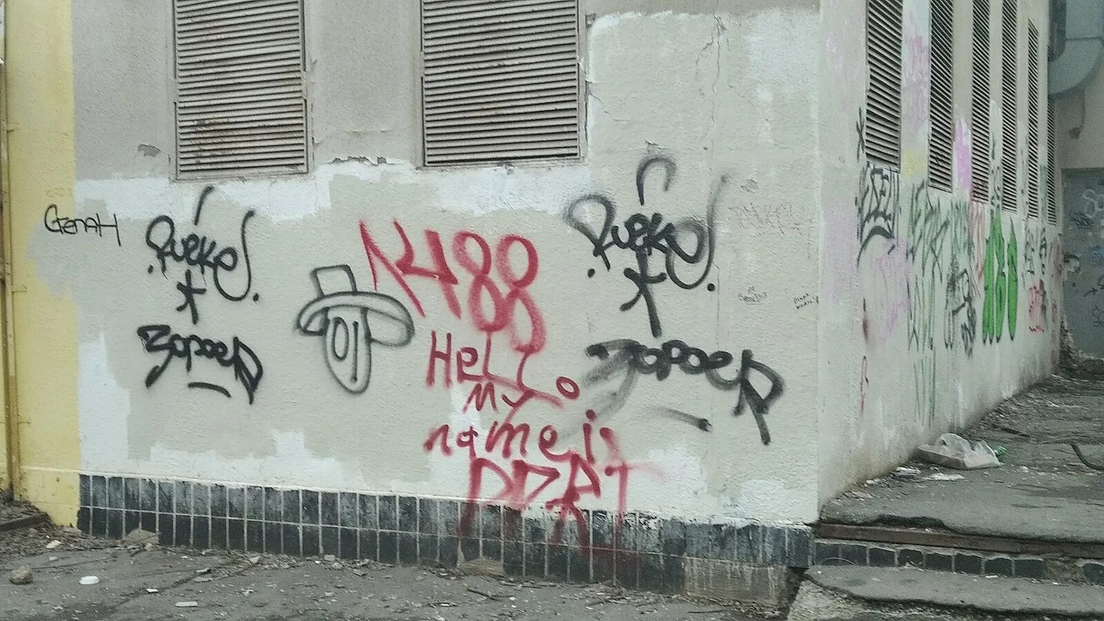 Лозунг 14 88. 1488 Граффити. Cursed граффити. 1488 На стене. Граффити националистов.