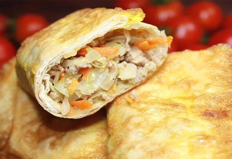 пирожки с капустой и фаршем на сковороде. пирожки с капустой и фаршем на сковороде. пирожки с капустой из лаваша. пирожки из лаваша на сковороде. пирожки с капустой bp kfdfi.