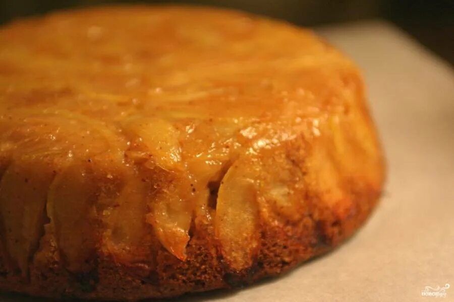 Шарлотка из замороженных яблок. Выпекание шарлотки в духовке. Яблочный пирог из замороженных яблок. Шарлотка пышная с яблоками в духовке. Шарлотка с рисовой мукой и яблоками.