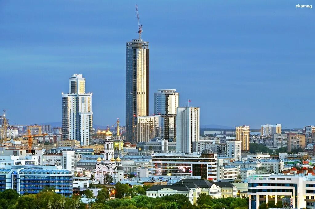 Башня исеть. Башня исеть екатеринбург подсветка. Башня исеть ночью. Башня исеть. Башня исеть екатеринбург 4к.