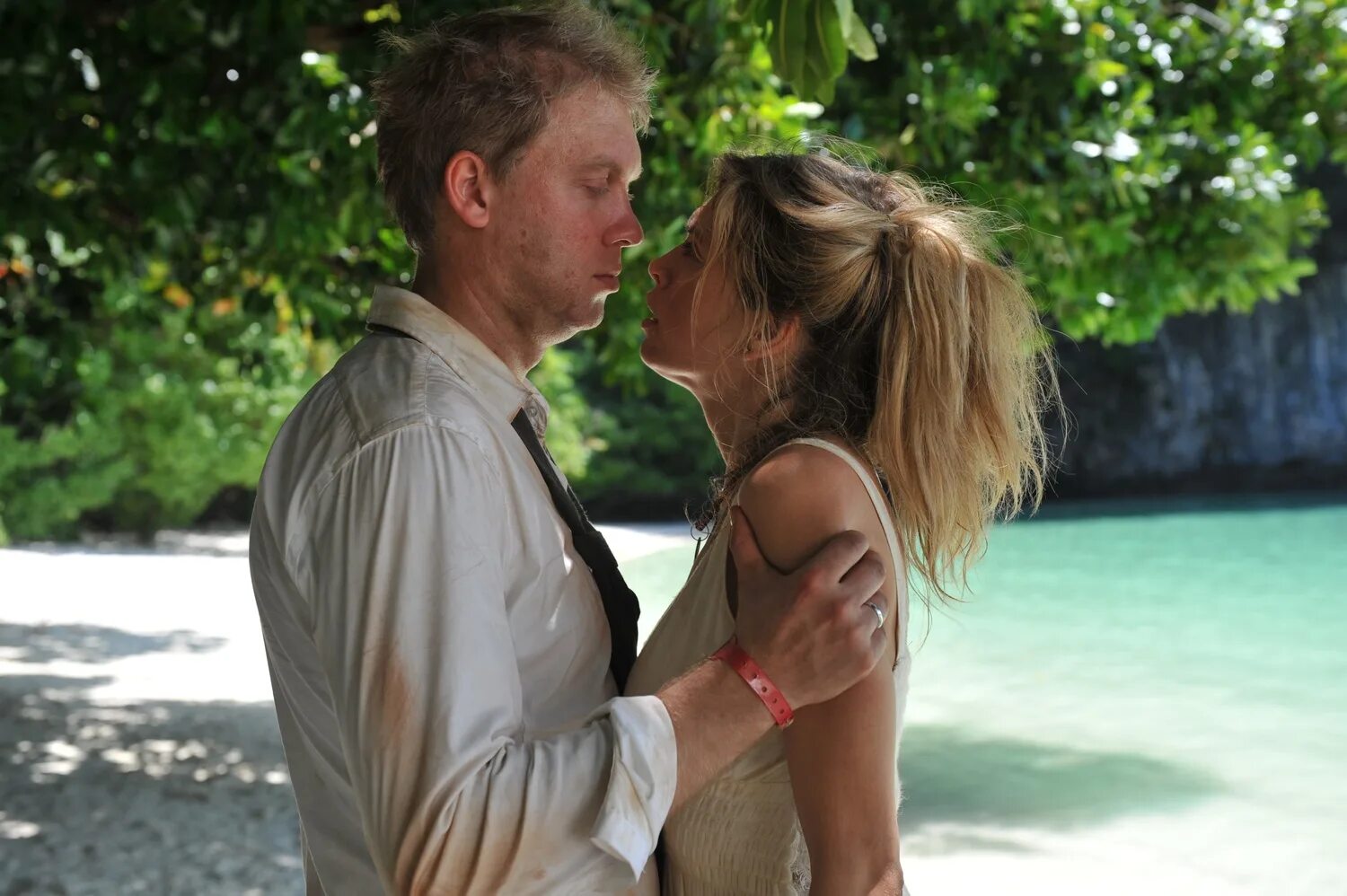 добро пожаловать в джунгли (2012). меган бун добро пожаловать в джунгли. сокровище амазонки / the rundown (2003) розарио доусон. джунгли снимали. джунгли лордфильм.