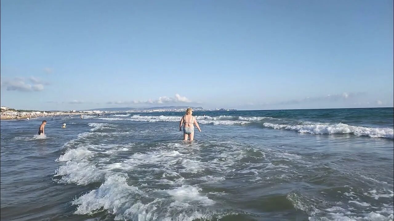 Пляж лок витязево. Тревога в витязево. Витязево море 2022. Витязево пляж 2022. Дельфин анапа джемете.