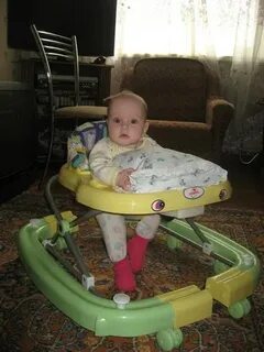 Сажать в ходунки