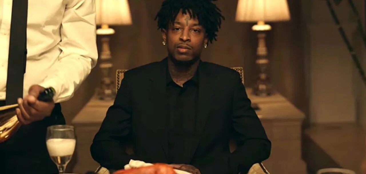 Die a lot. 21 Savage a lot. J Cole 21 Savage. 21 Savage в пиджаке. 21 Savage clip.