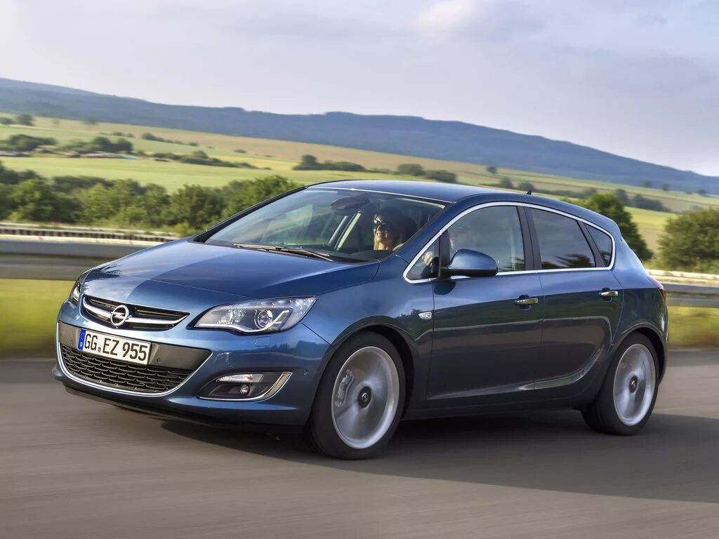 Купить опель в казахстане. Opel Astra j. Opel Astra j 2015. Opel Astra 2012. Opel Astra j хэтчбек.