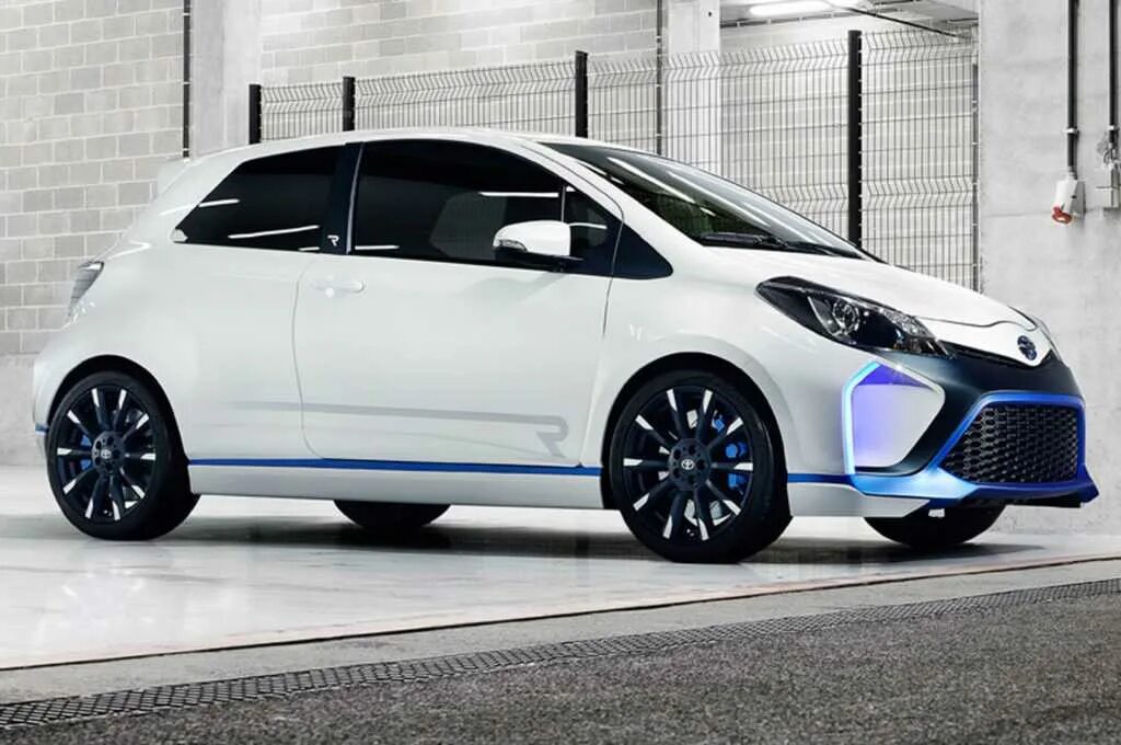 Toyota Yaris Diesel. Гибридные машины. Автомобиль Hybrid. Красивый гибрид автомобиль.