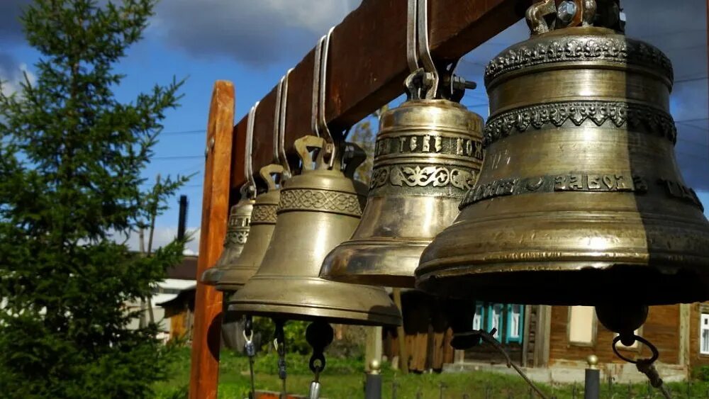 Звон благовест слушать. Колокольный звон колокол Благовест. Уфалейский Благовест 2022. Колокольный звон Благовест перезвон. Колокольный звон Благовест трезвон.