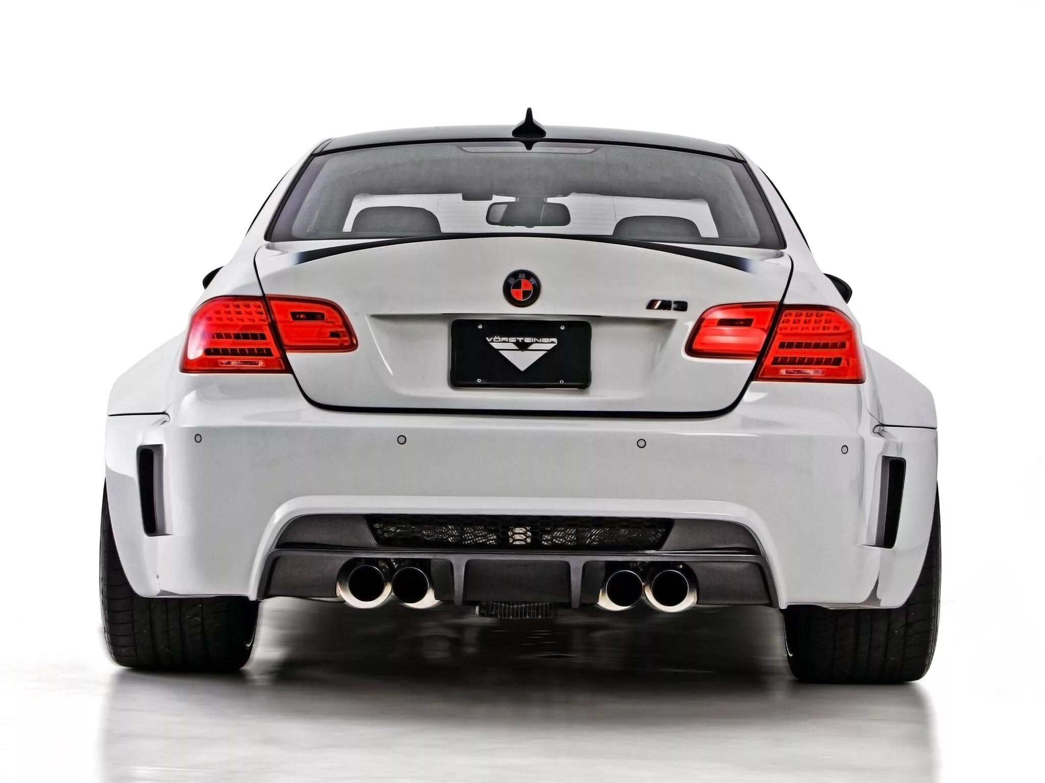 Как выглядит зад. M3 e92 vorsteiner. bmw m3 зад. bmw m3 e92 body kit vorsteiner. bmw m3 e92 зад.