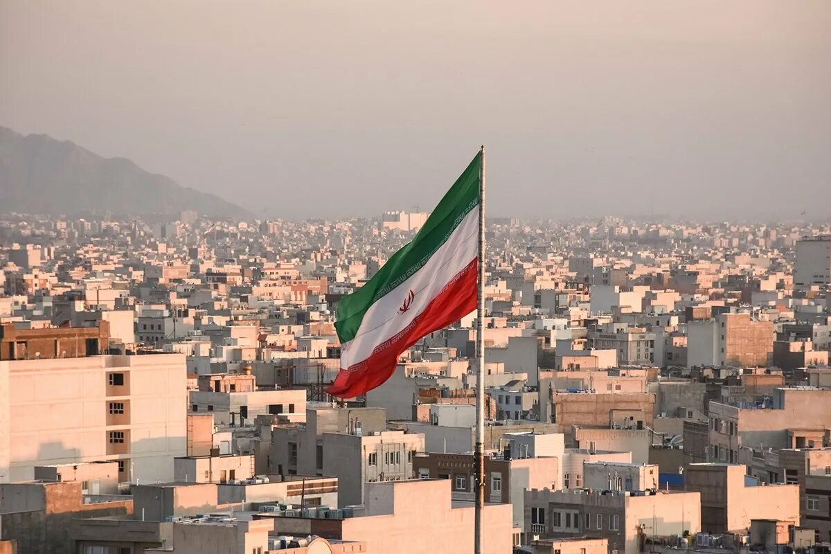 Будет ли ответ ирана. Тегеран (Исламская Республика Иран). Иран Тегеран флаг. Иран столица Тегеран. Сараб Иран.