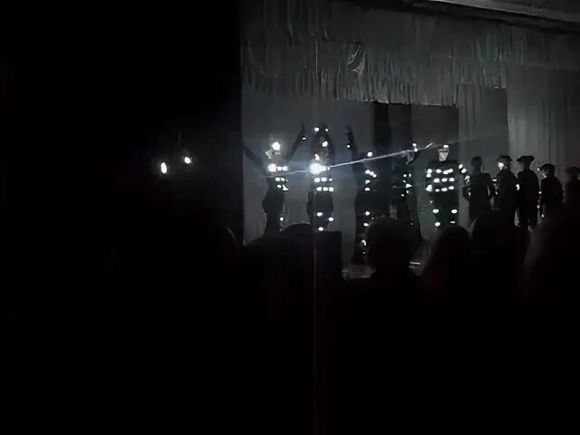Танцевать фонарем спать не дает. Танцевать фонарем спать не дает