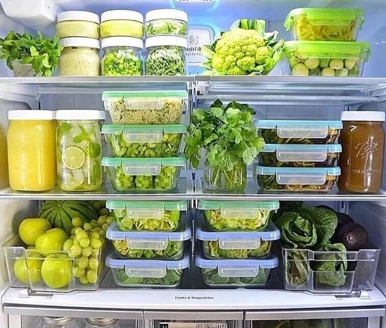 Производство и хранение продуктов. Холодильник для зелени. Холодильник для овощей. Холодильник с продуктами.