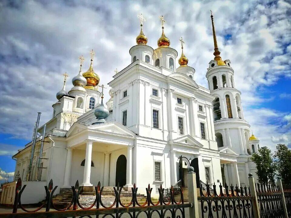 Храм воскресения христова сергиев посад. Шуя колокольня воскресенского собора. Шуя колокольня воскресенского собора. Адрес воскресенского собора. Адрес воскресенского собора.